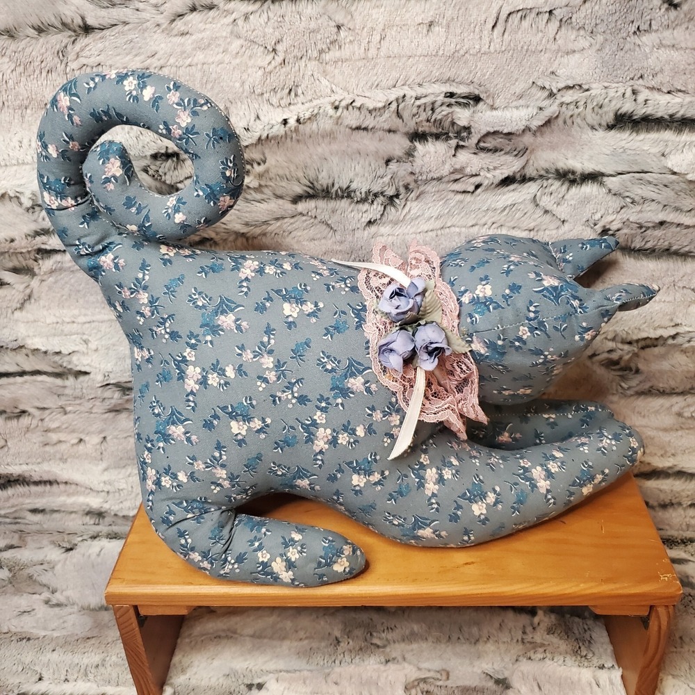 Vintage Handmade Country Blue Rose Pink Floral Laying CAT‎ Cottagecore Granny